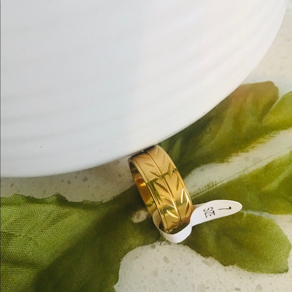 Cheap Sharp  edgesgold color ring for men or women size 7 - Picture 5 of 5